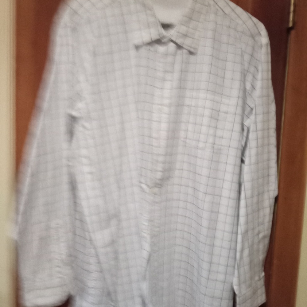 STEVE AND BARRYS  LONG SLEEVE SHIRT SIZE XXL WHITE WITH BLUE BOX DESIGN